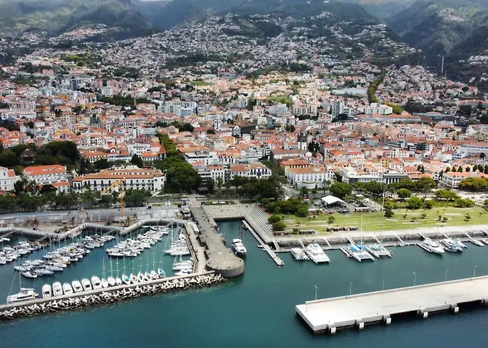 Apartment Center I *